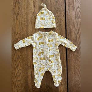 Old Navy Footed One-Piece Sleep and Play Outfit with Hat Size Newborn to 7 lbs